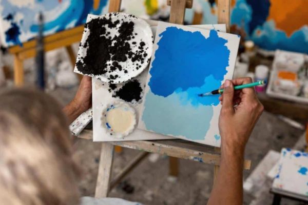 types de peinture bleue